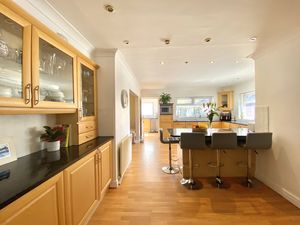 Kitchen/Diner- click for photo gallery